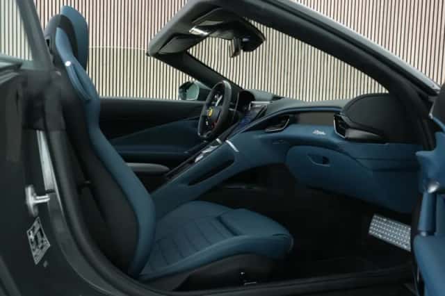 Ferrari Roma Spider (2024) thumbnail 4