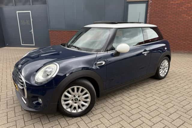 MINI Cooper (2016) thumbnail 2