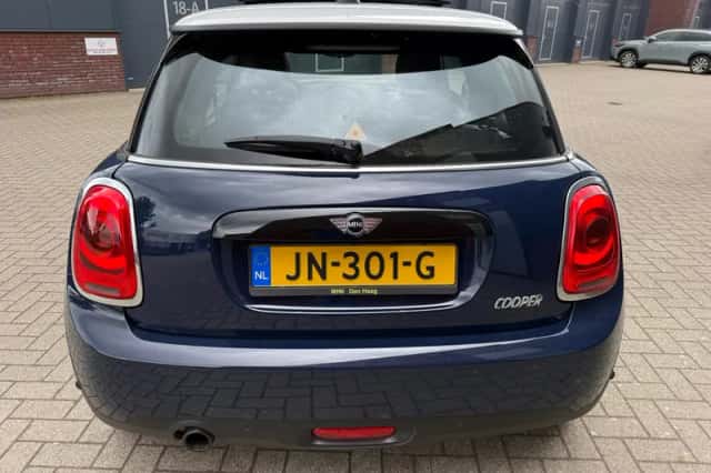 MINI Cooper (2016) thumbnail 5