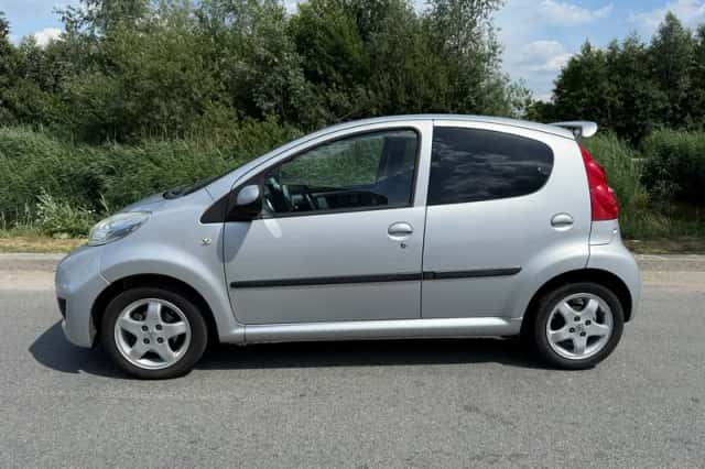 Peugeot 107 (2012) thumbnail 3
