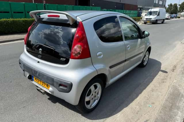 Peugeot 107 (2012) thumbnail 6
