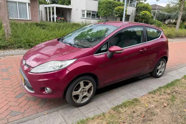 Ford Fiesta (2008) thumbnail 2