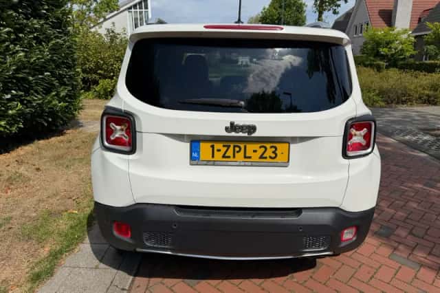 Jeep Renegade (2015) thumbnail 4