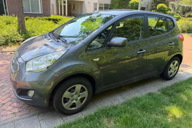 Kia Venga (2011) thumbnail 2