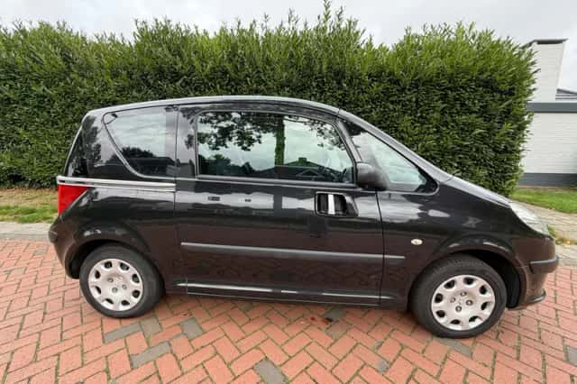 Peugeot 1007 (2006) thumbnail 5