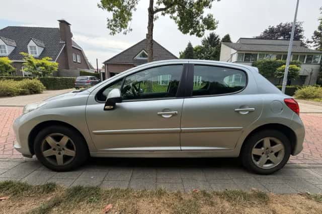 Peugeot 207 (2007) thumbnail 3