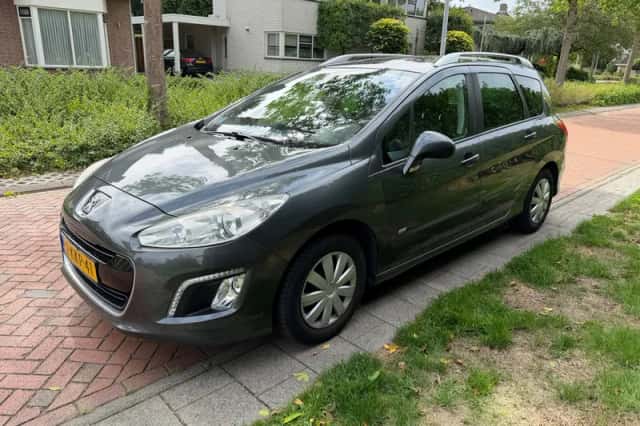 Peugeot 308 (2013) thumbnail 1