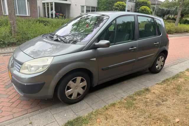 Renault Scénic (2004) thumbnail 2