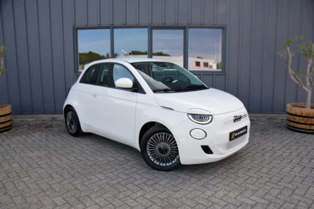 Fiat 500 (2021) thumbnail 2