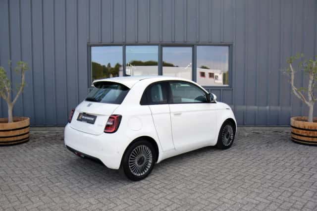 Fiat 500 (2021) thumbnail 3