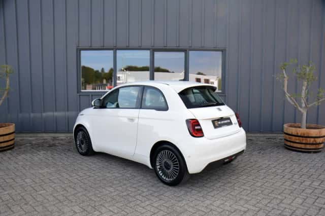 Fiat 500 (2021) thumbnail 4