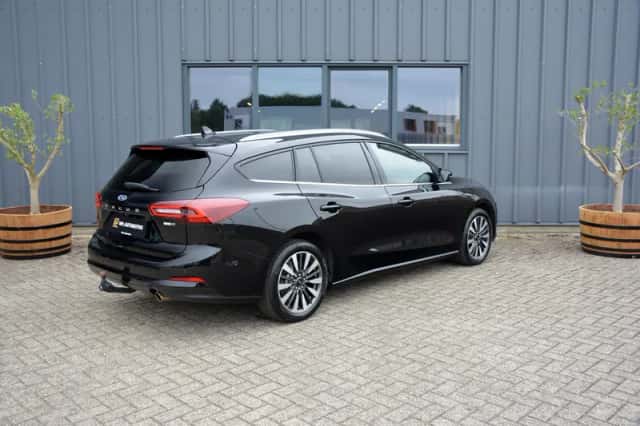 Ford Focus (2023) thumbnail 3