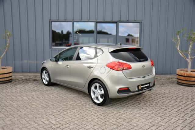 Kia Cee'd (2014) thumbnail 4