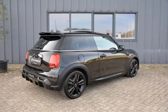 MINI Cooper (2021) thumbnail 3