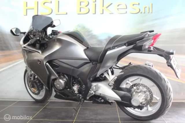 Honda VFR (2011) thumbnail 4