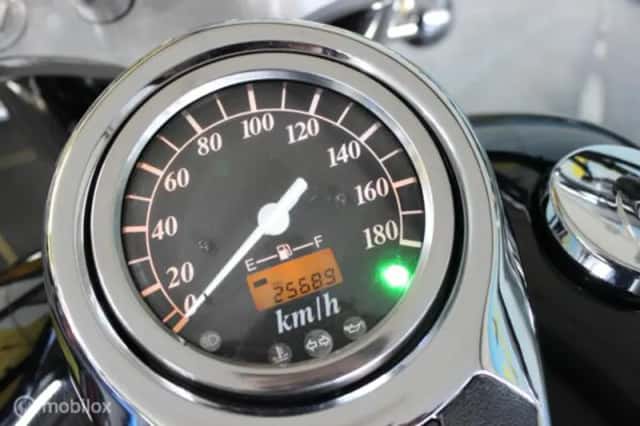 Suzuki VL (2001) thumbnail 3