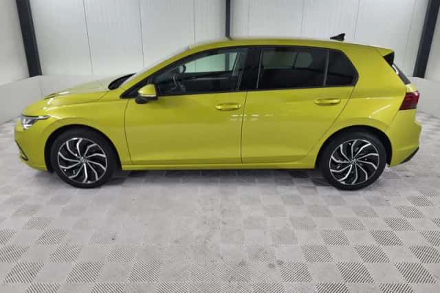 Volkswagen Golf (2023) thumbnail 3