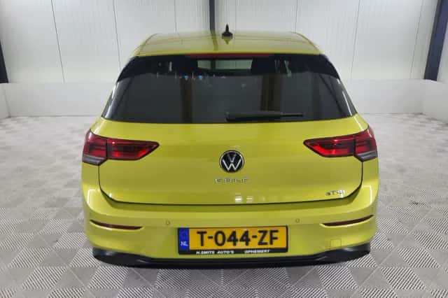 Volkswagen Golf (2023) thumbnail 4
