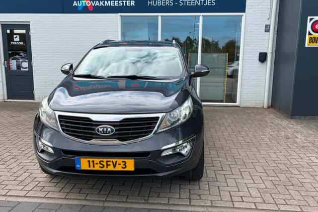 Kia Sportage (2011) thumbnail 2