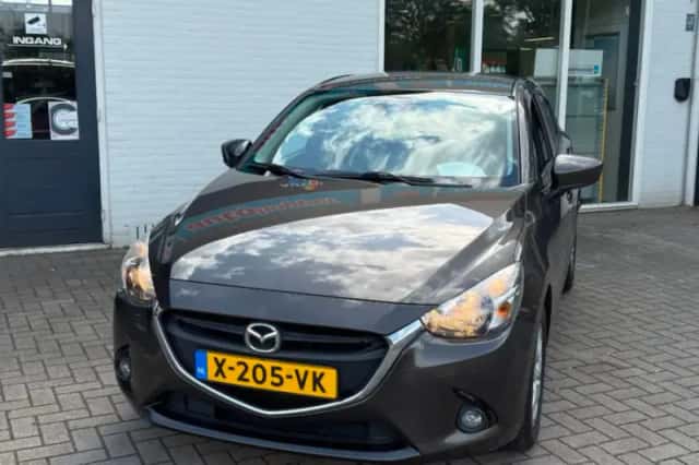 Mazda 2 (2016) thumbnail 1