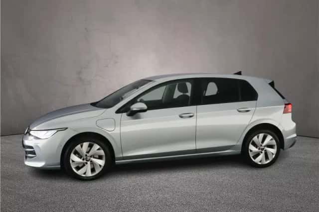 Volkswagen Golf (2025) thumbnail 2