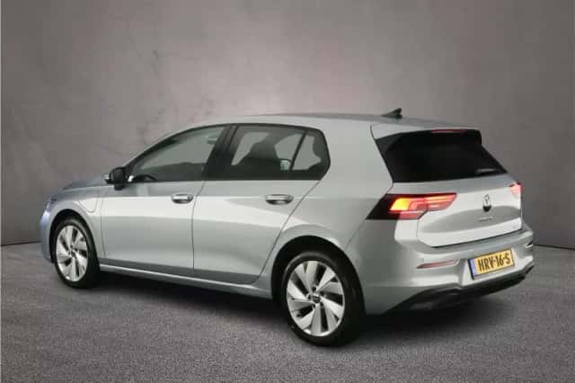 Volkswagen Golf (2025) thumbnail 3