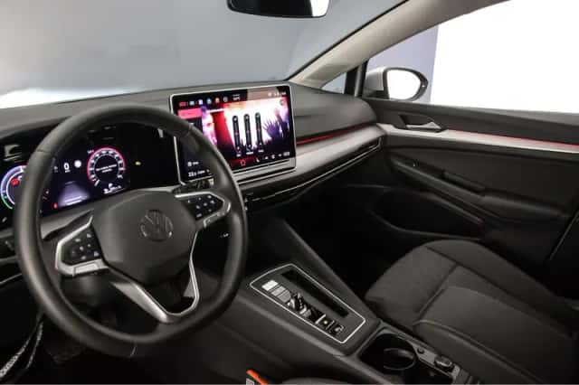 Volkswagen Golf (2025) thumbnail 5