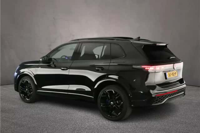 Volkswagen Tiguan (2025) thumbnail 3