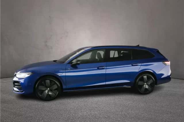 Volkswagen Passat (2025) thumbnail 2