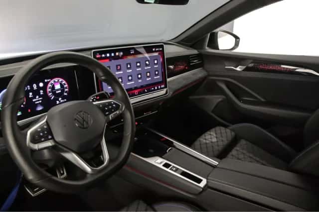 Volkswagen Passat (2025) thumbnail 4