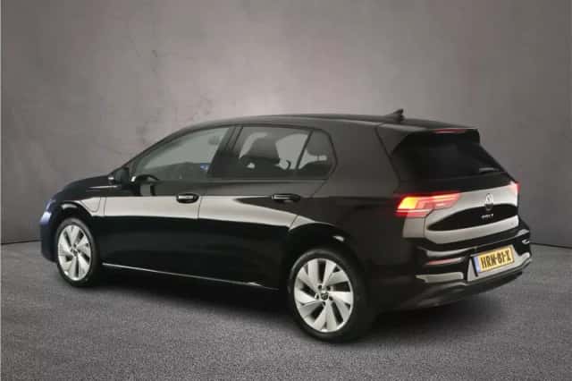 Volkswagen Golf (2025) thumbnail 3