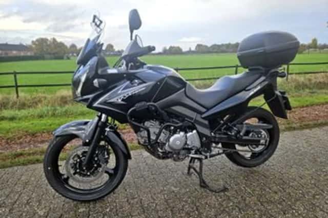 Suzuki V-STROM (2010) thumbnail 1