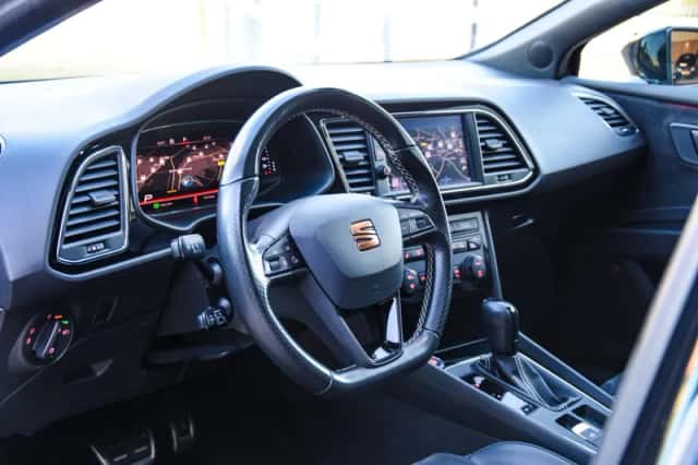 SEAT Leon (2019) thumbnail 3