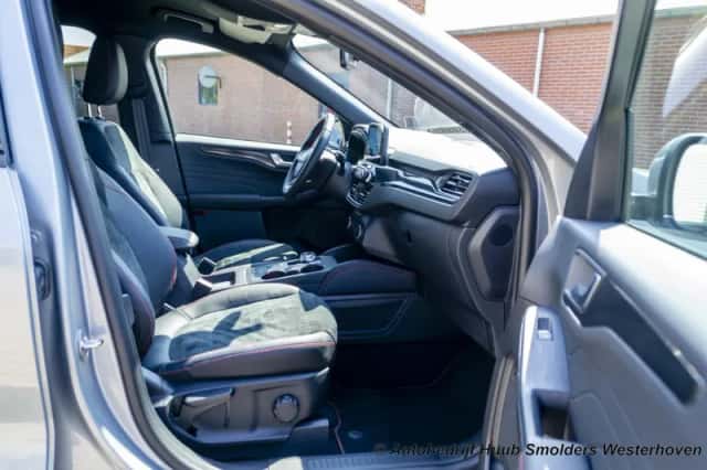 Ford Kuga (2022) thumbnail 4