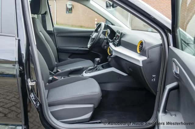 SEAT Arona (2024) thumbnail 4