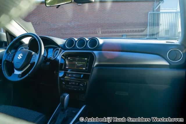Suzuki Vitara (2021) thumbnail 5