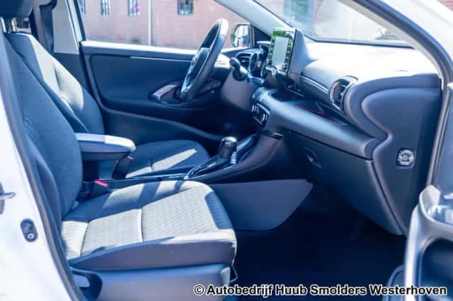 Toyota Yaris (2023) thumbnail 5