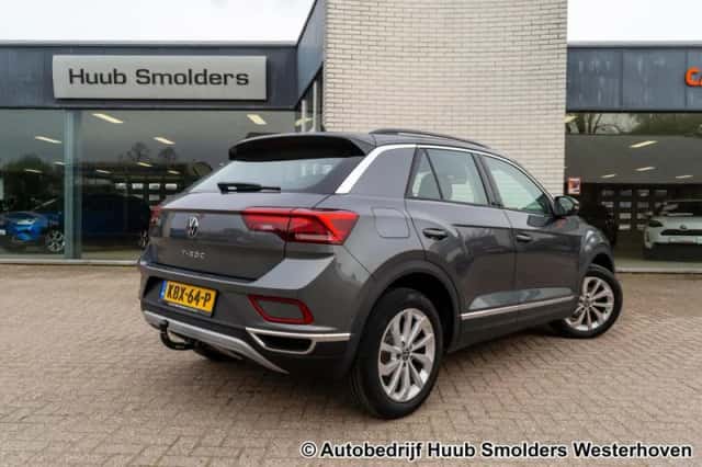 Volkswagen T-Roc (2022) thumbnail 3