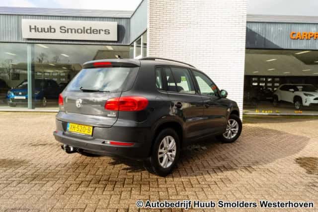 Volkswagen Tiguan (2015) thumbnail 3