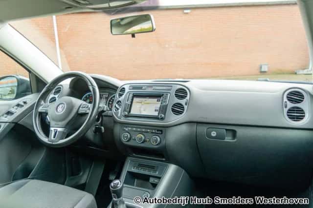 Volkswagen Tiguan (2015) thumbnail 5