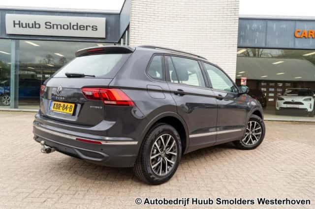 Volkswagen Tiguan (2022) thumbnail 3