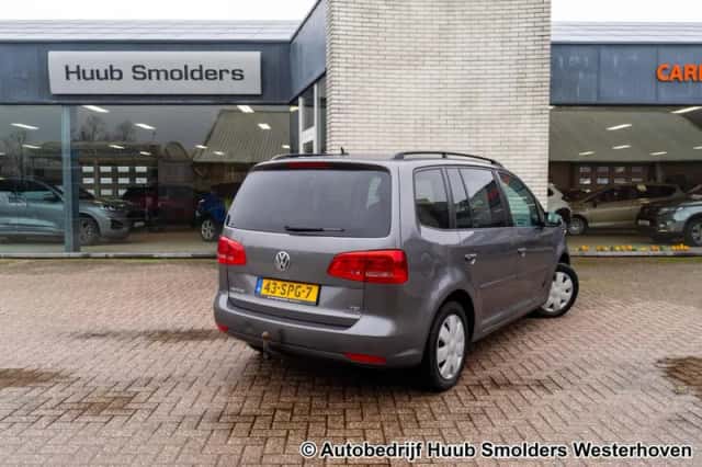 Volkswagen Touran (2011) thumbnail 3