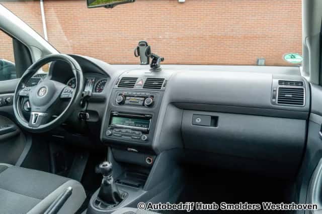 Volkswagen Touran (2011) thumbnail 5