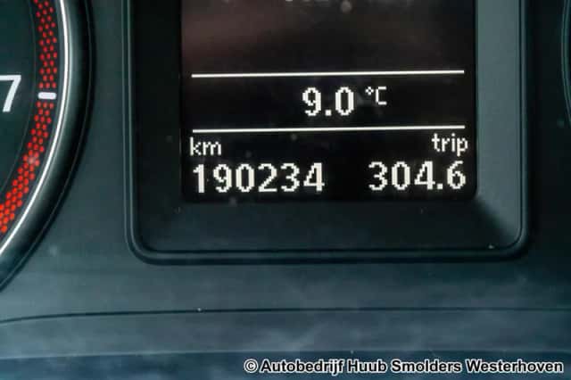Volkswagen Touran (2011) thumbnail 6