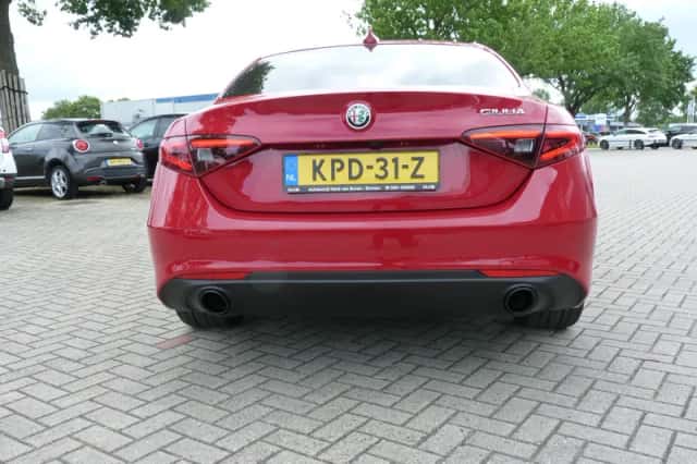 Alfa Romeo Giulia (2023) thumbnail 4
