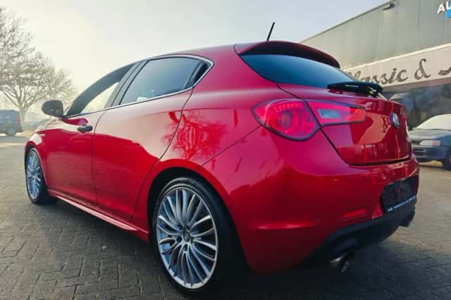 Alfa Romeo Giulietta (2014) thumbnail 3