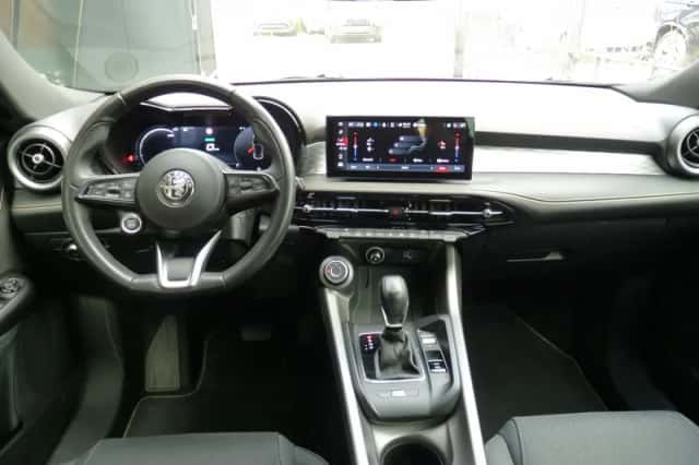 Alfa Romeo Tonale (2024) thumbnail 5