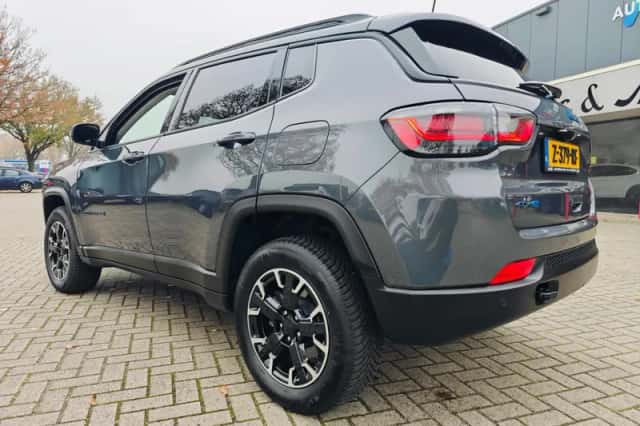 Jeep Compass (2022) thumbnail 3