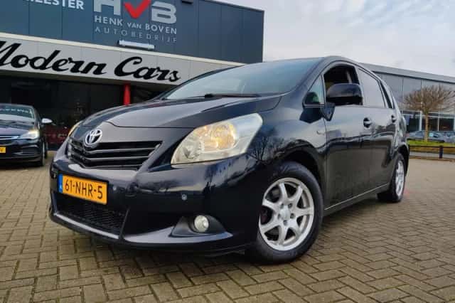 Toyota Verso (2010) thumbnail 1