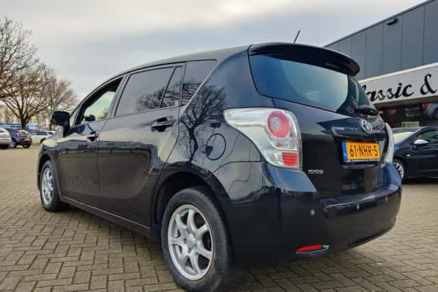 Toyota Verso (2010) thumbnail 3